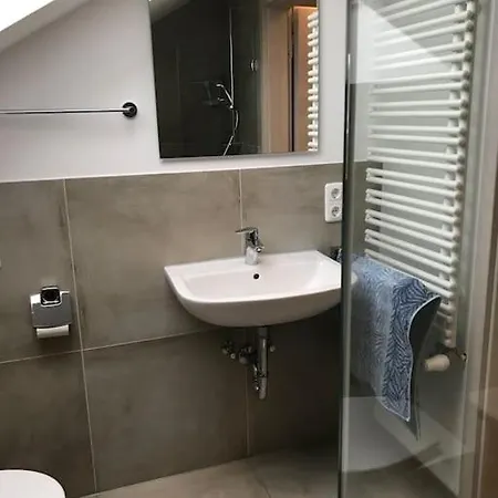 Apartment Ferienwohnung In Wiesent-gerne Handwerker/monteure